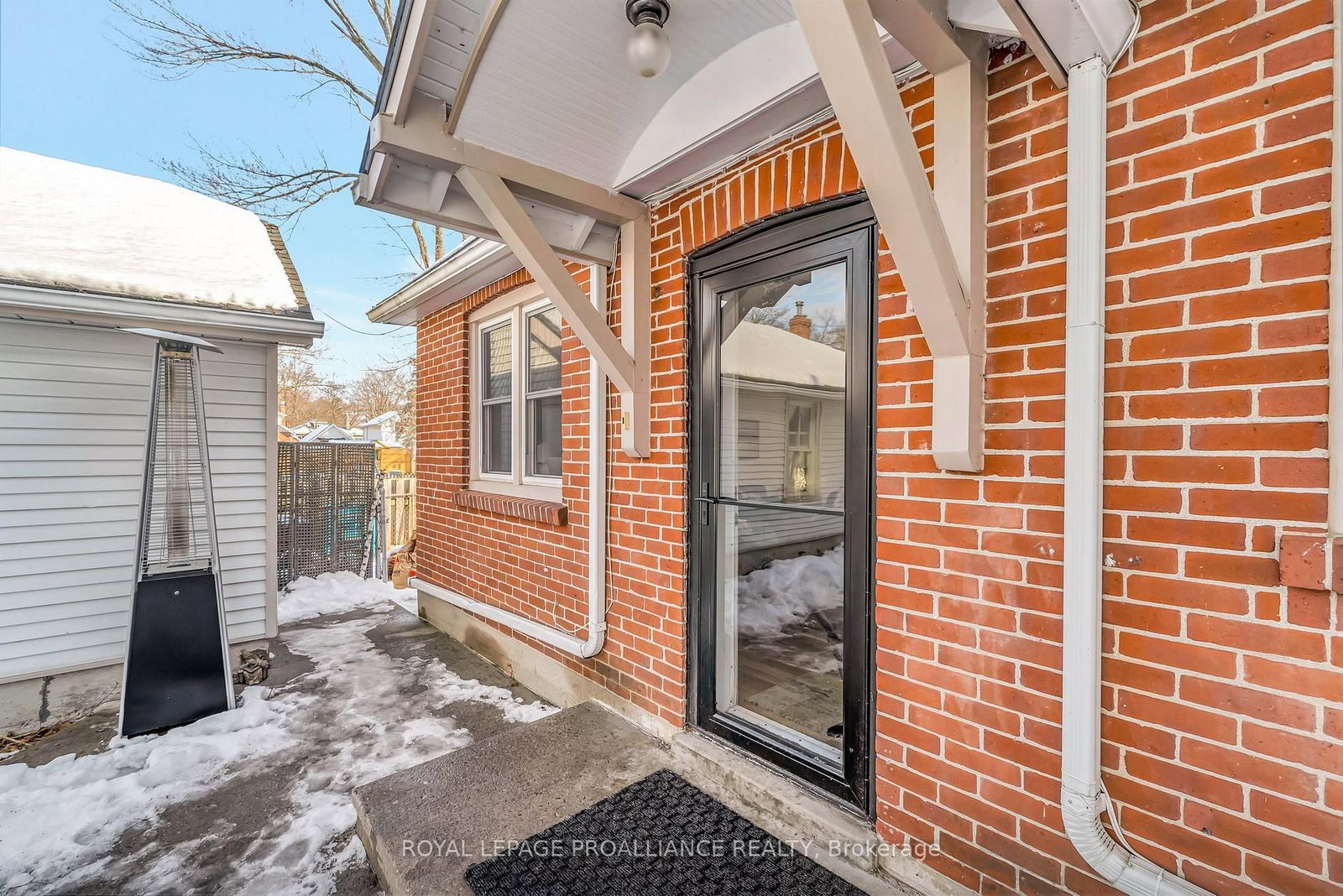 209 Centre Street N - Photo 35