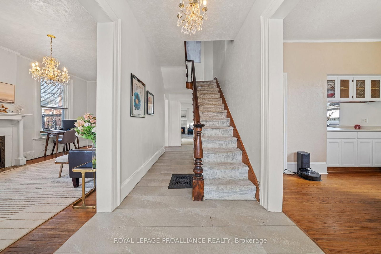 209 Centre Street N - Photo 4
