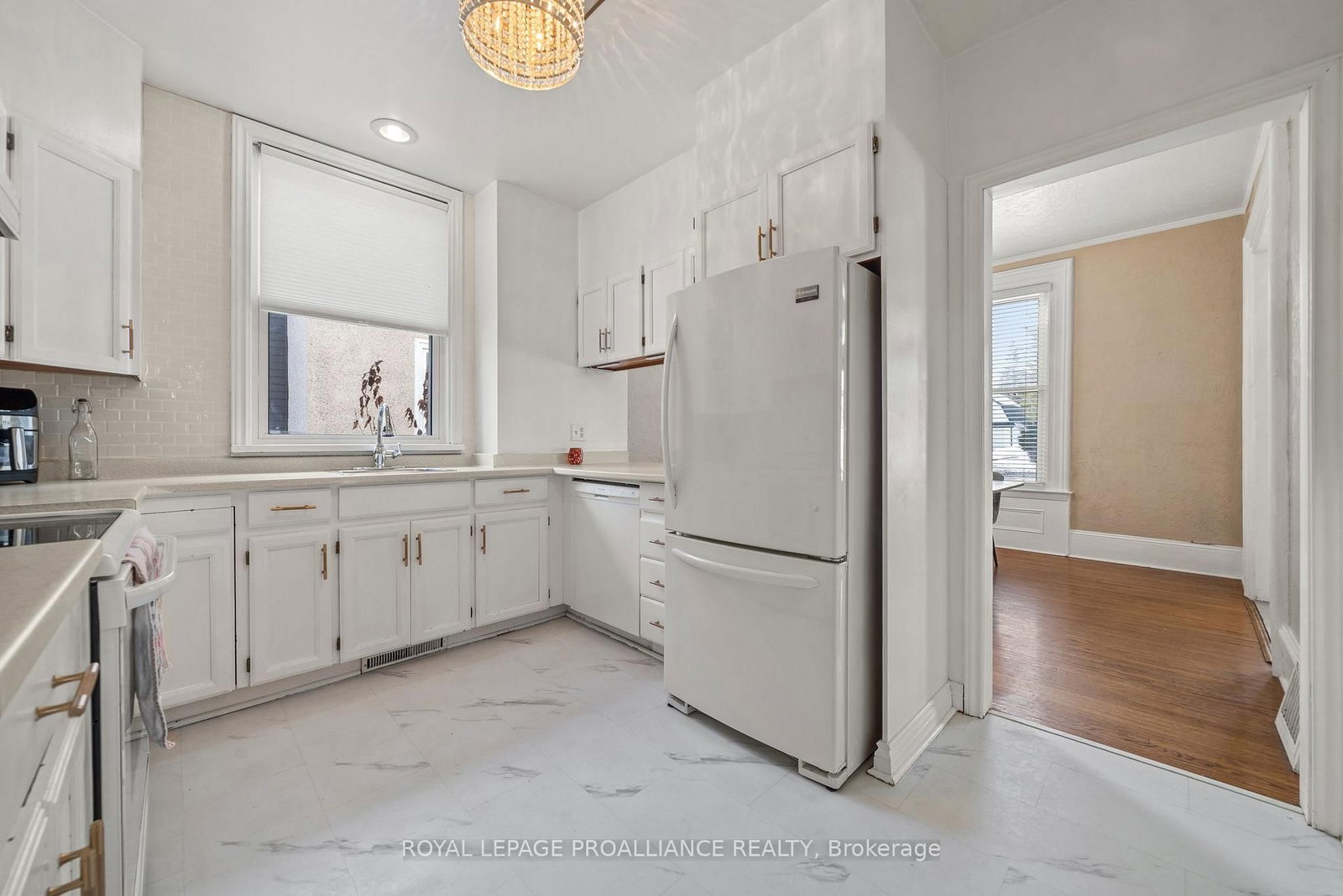 209 Centre Street N - Photo 9