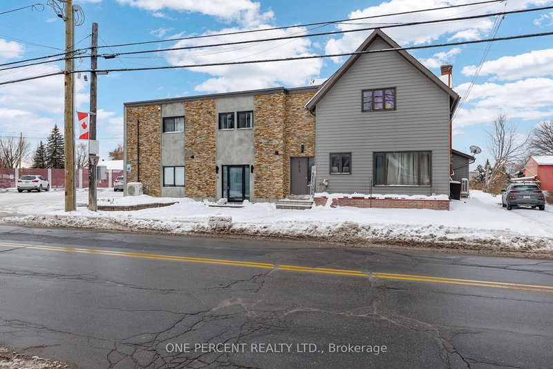 home for lease on 4-6610 Fourth Line Road W