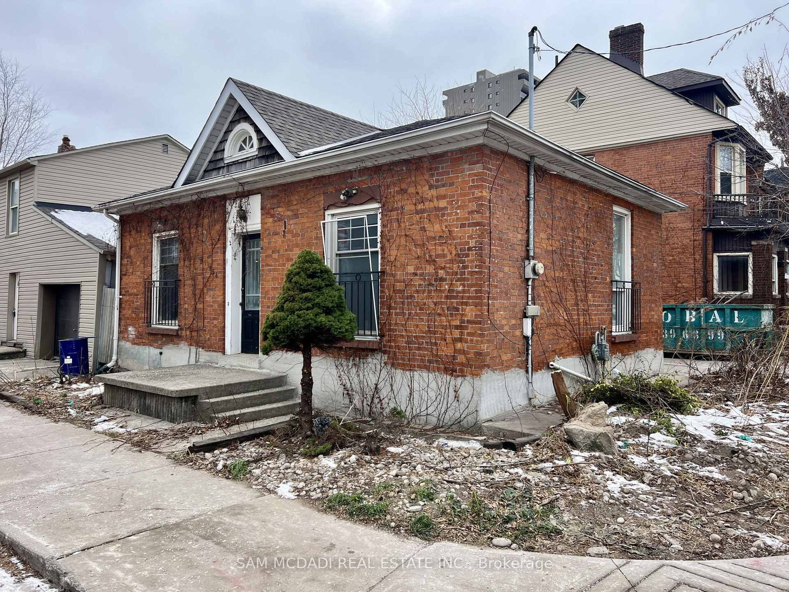Listing Image 4