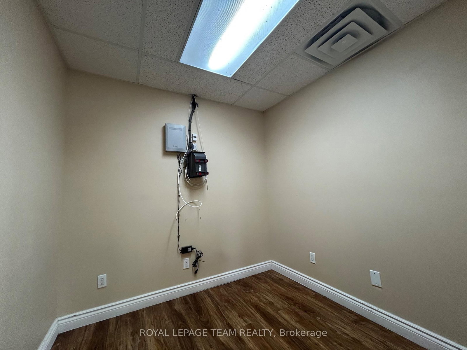 1695 Bank Street, Unit 201 - Photo 31