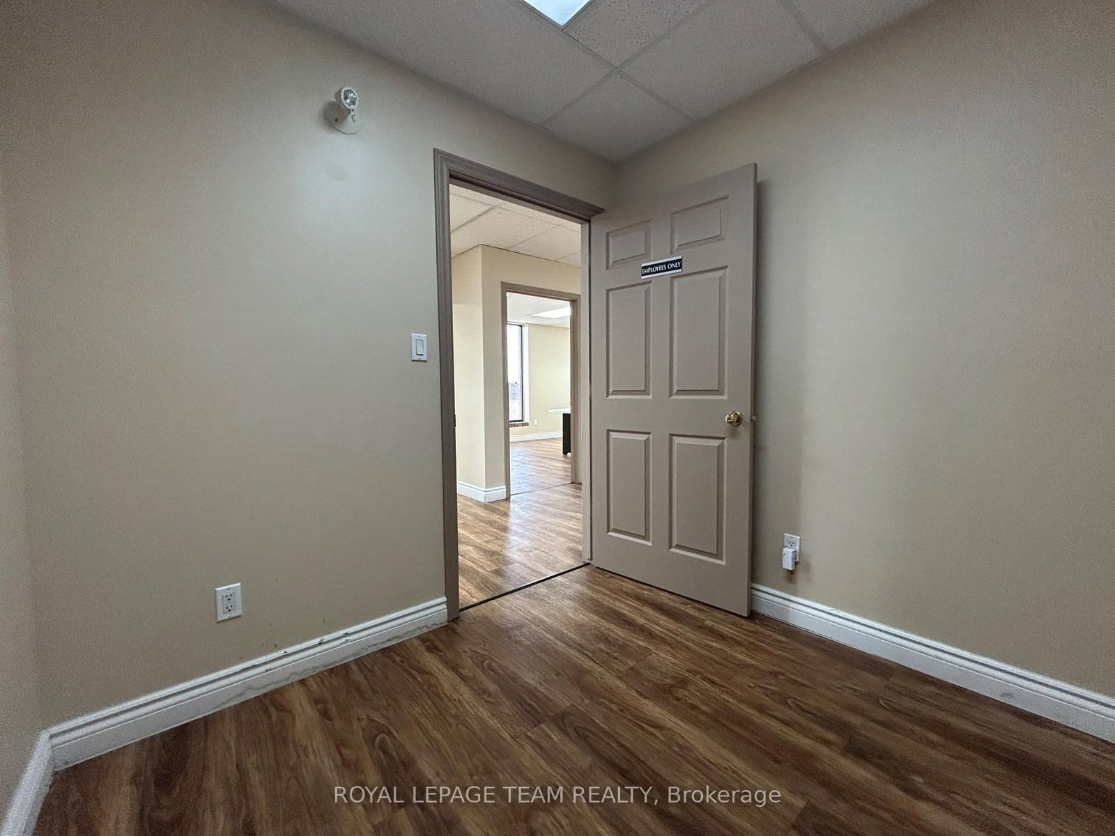 1695 Bank Street, Unit 201 - Photo 32