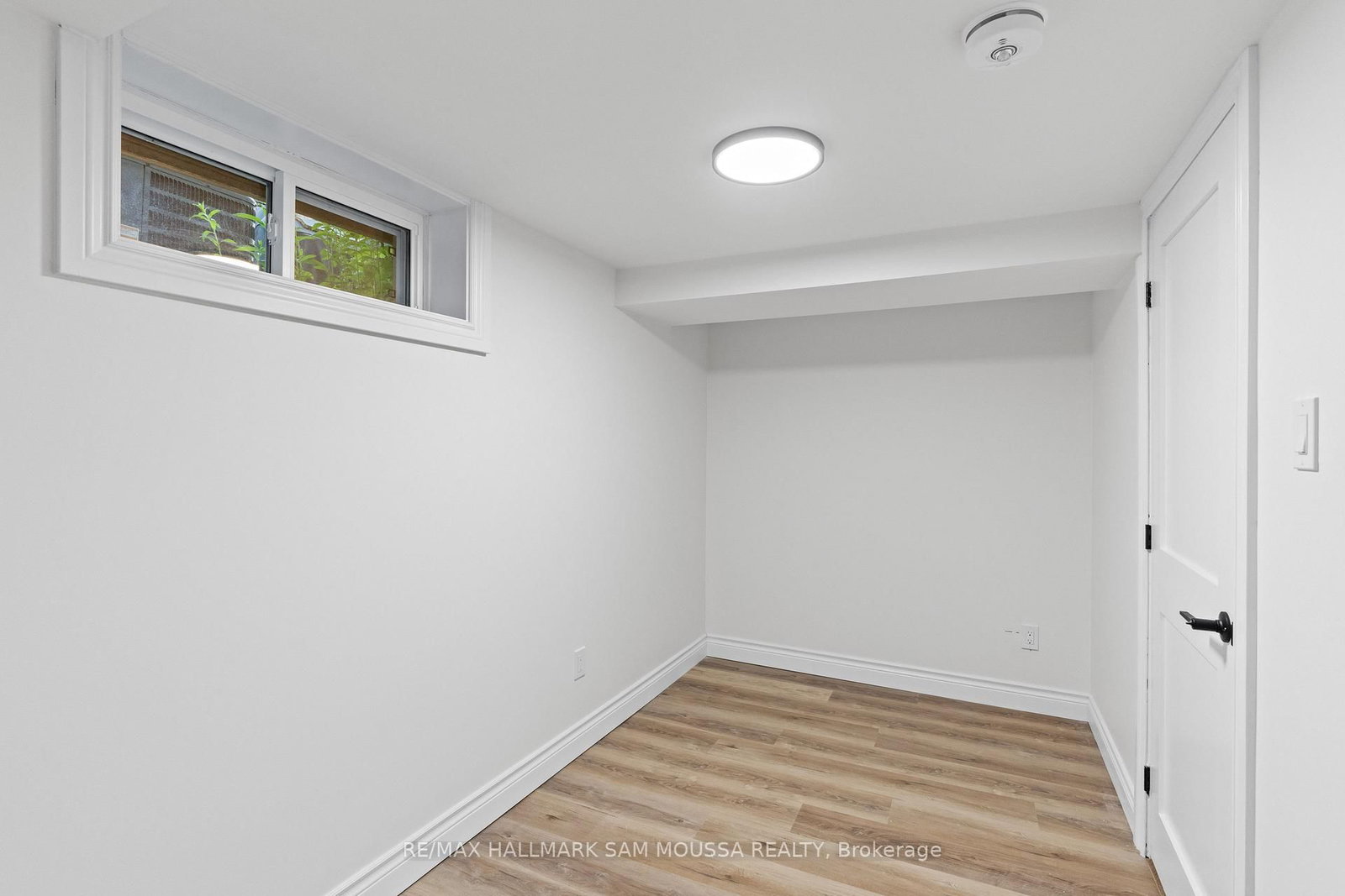 912 Smyth Road, Unit B - Photo 11