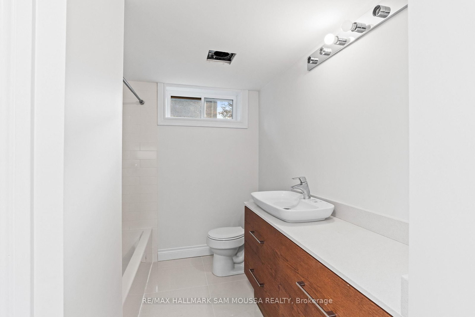912 Smyth Road, Unit B - Photo 12