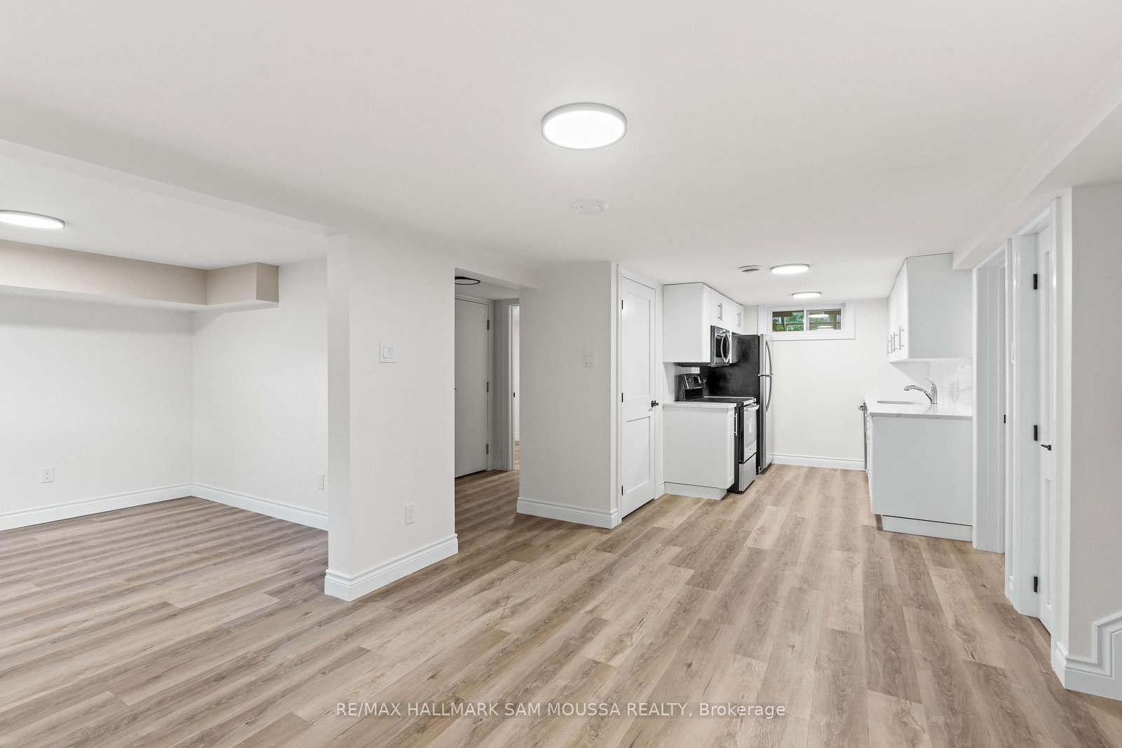 912 Smyth Road, Unit B - Photo 2