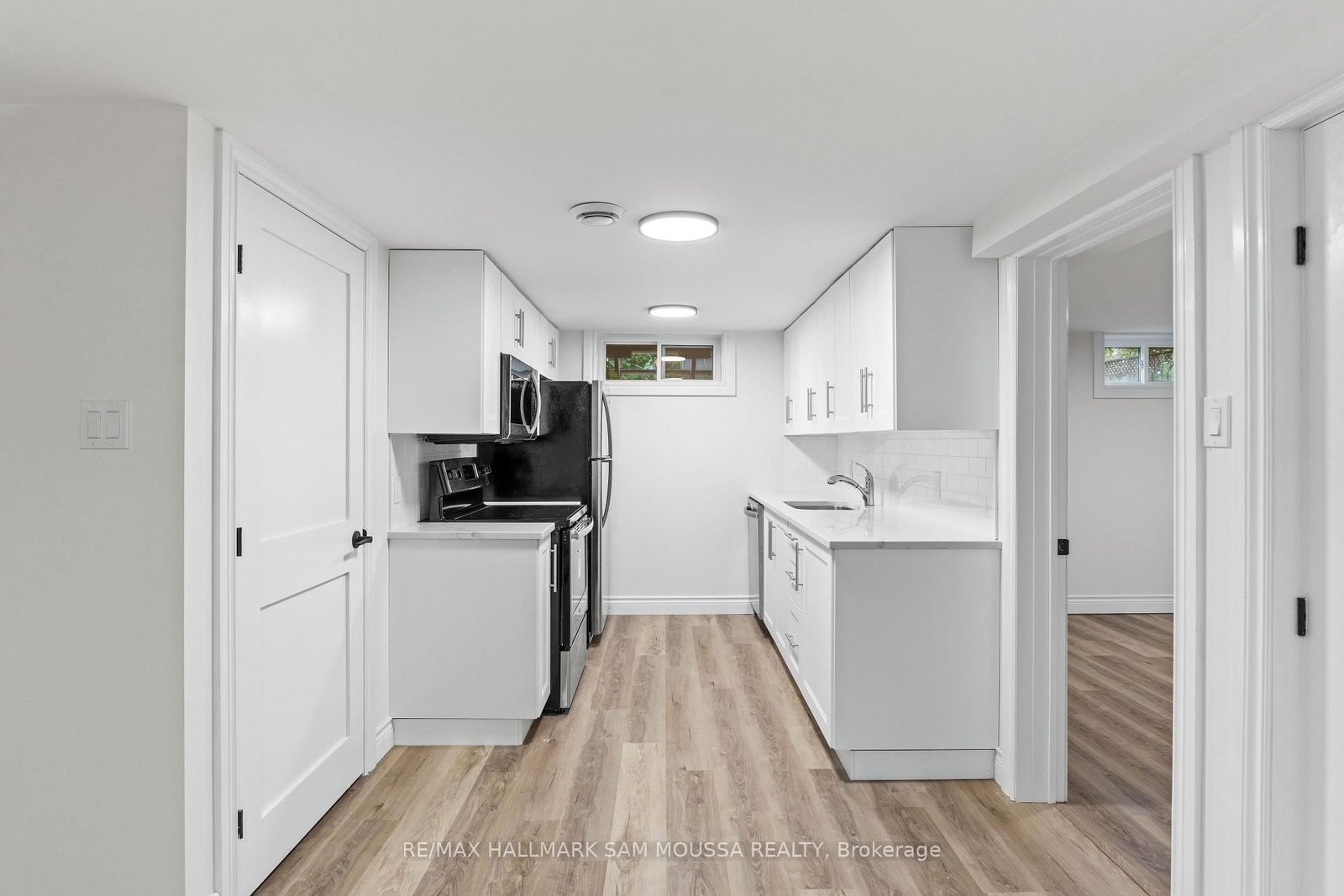 912 Smyth Road, Unit B - Photo 3