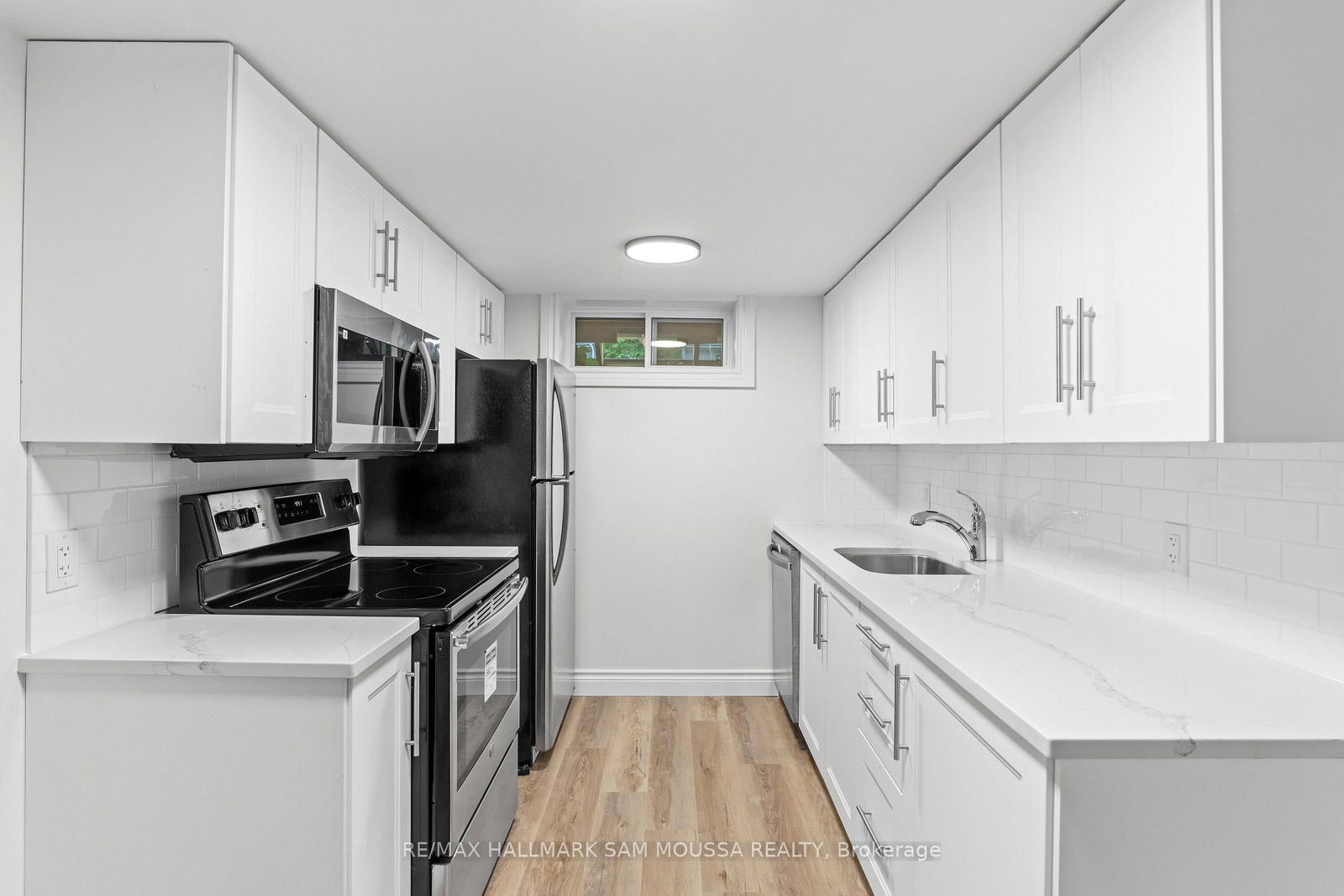 912 Smyth Road, Unit B - Photo 4