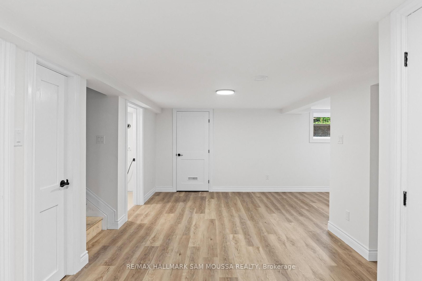 912 Smyth Road, Unit B - Photo 5