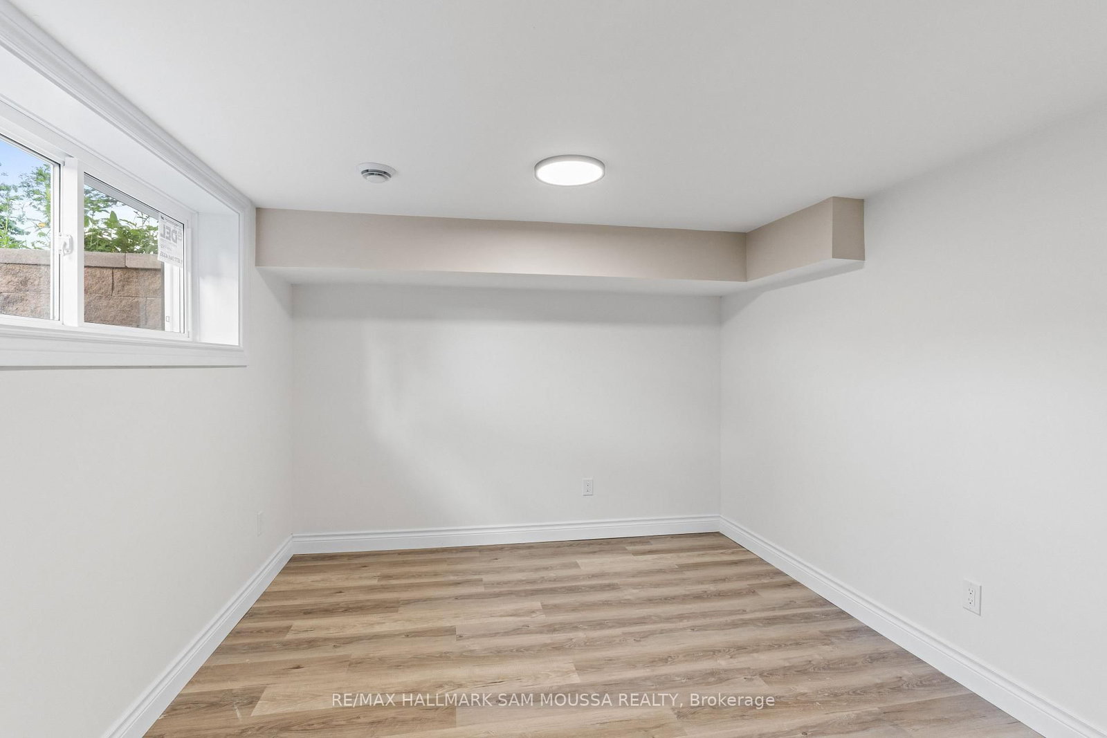 912 Smyth Road, Unit B - Photo 6