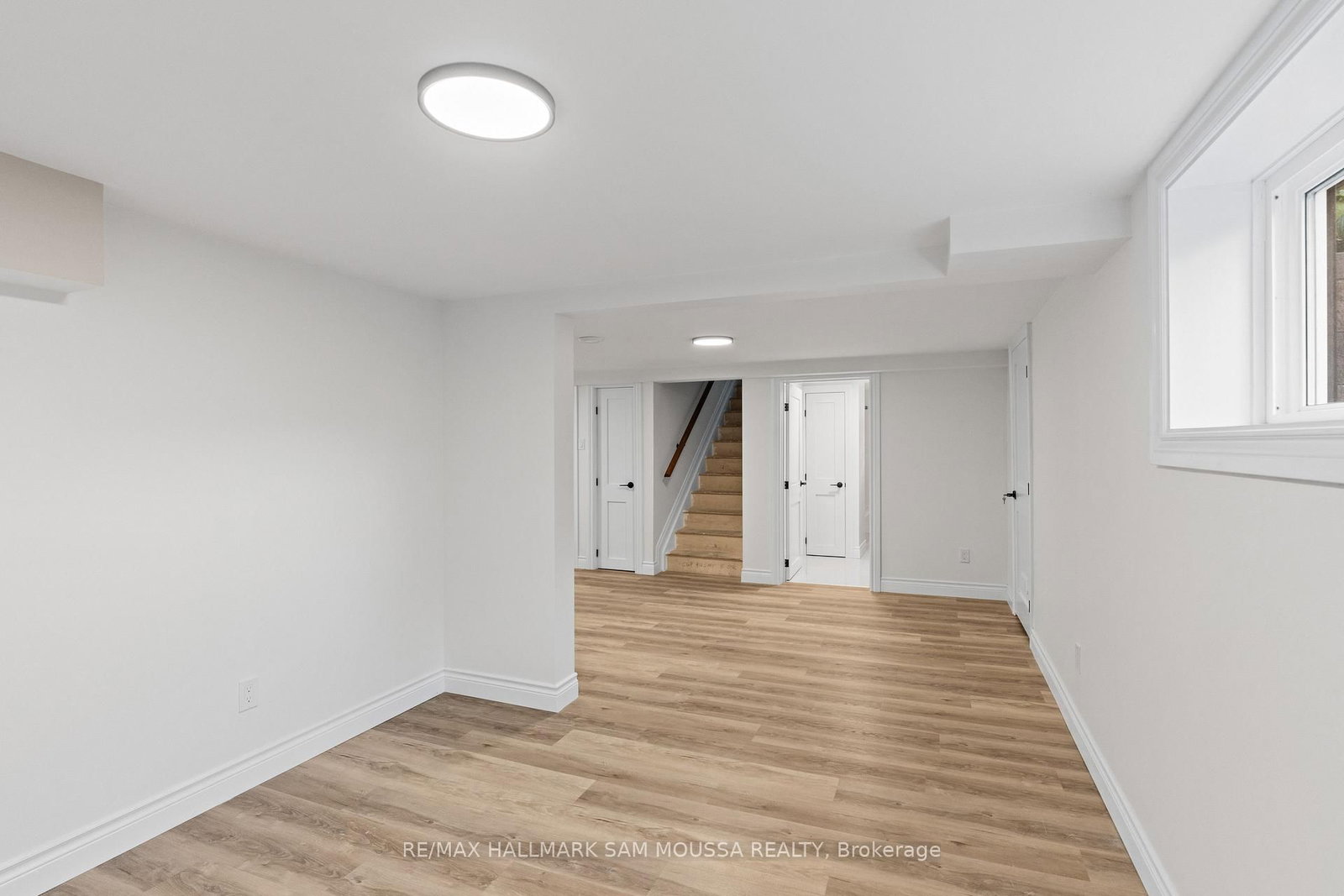 912 Smyth Road, Unit B - Photo 7