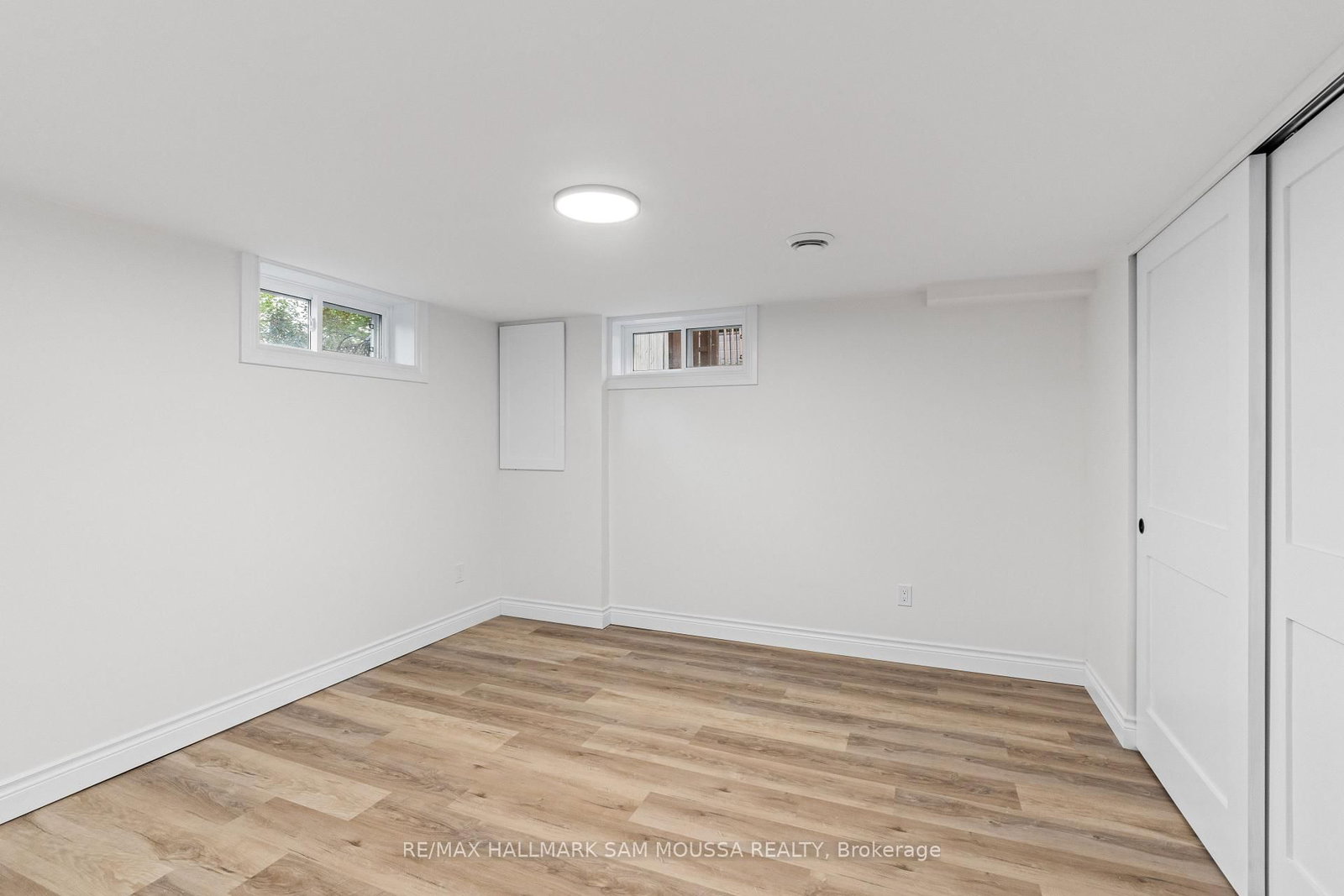 912 Smyth Road, Unit B - Photo 8