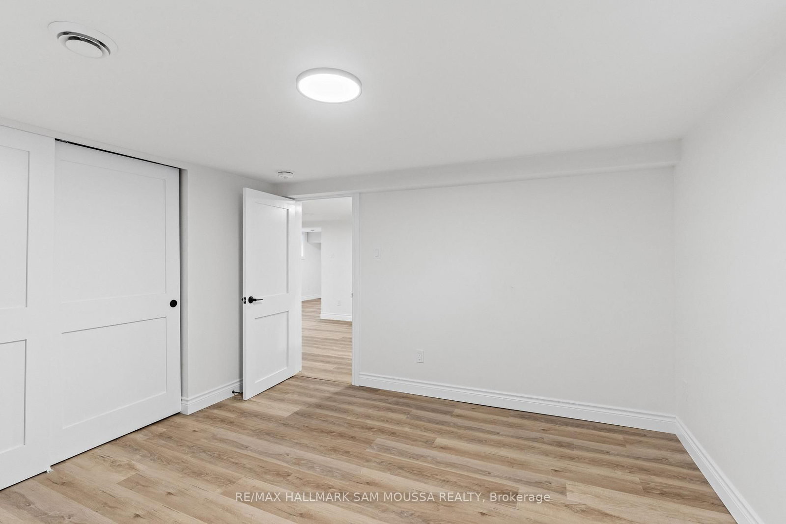 912 Smyth Road, Unit B - Photo 9