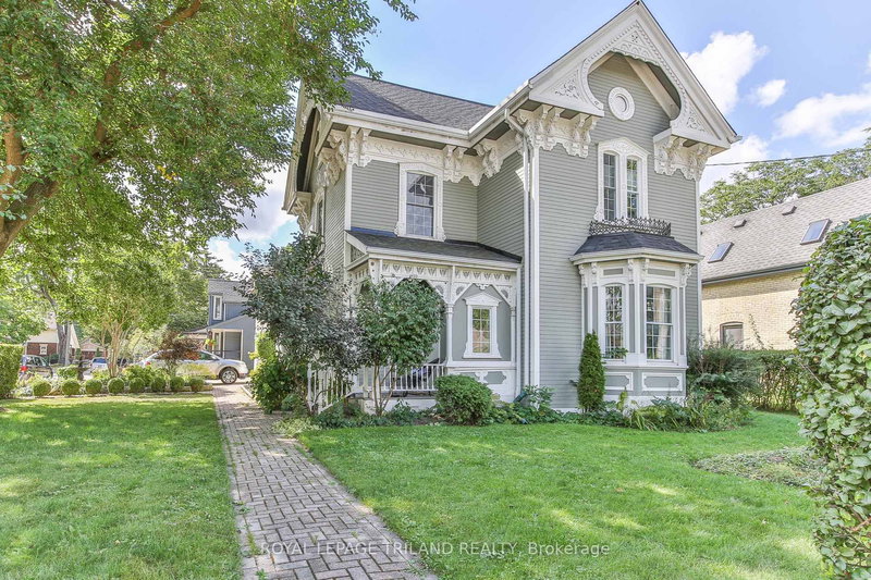 home for lease on 3-33 Byron Avenue E