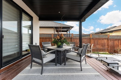 14 Willowbrook Drive • Welland, ON photo 4