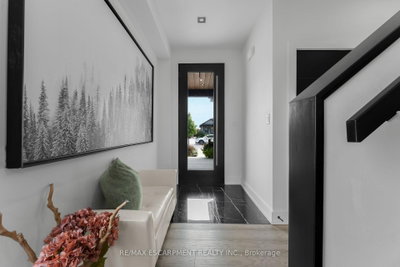 14 Willowbrook Drive • Welland, ON photo 5