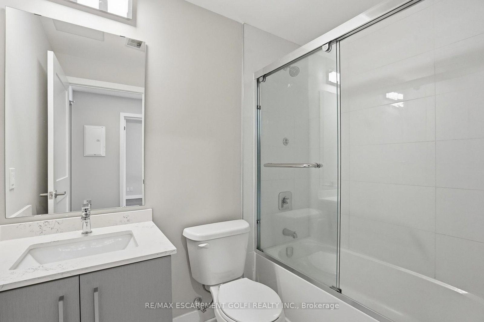 Condo for lease at 909-15 Queen Street, Hamilton, Ontario, L8P 0C6 - Central - MLS: X12648166