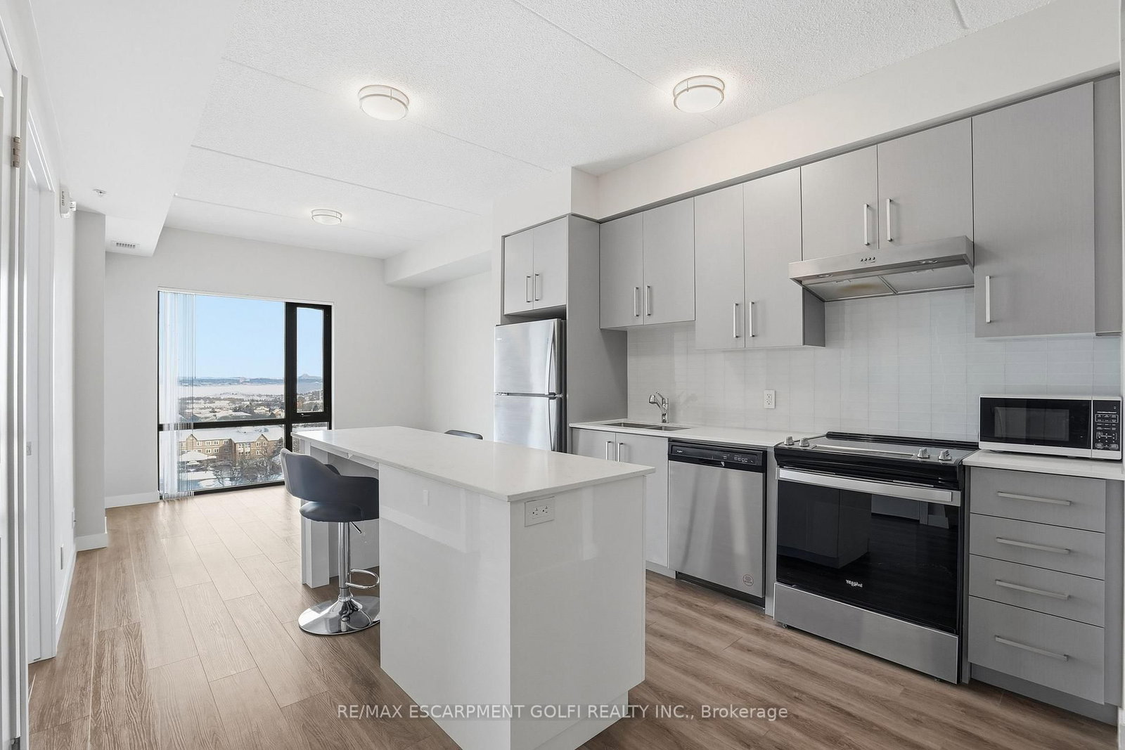 Condo for lease at 909-15 Queen Street, Hamilton, Ontario, L8P 0C6 - Central - MLS: X12648166