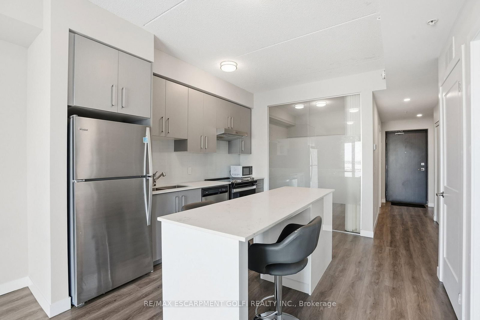 Condo for lease at 909-15 Queen Street, Hamilton, Ontario, L8P 0C6 - Central - MLS: X12648166