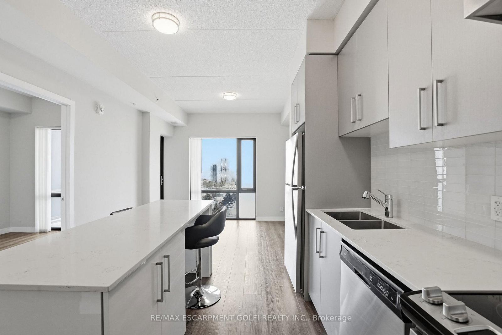 Condo for lease at 909-15 Queen Street, Hamilton, Ontario, L8P 0C6 - Central - MLS: X12648166