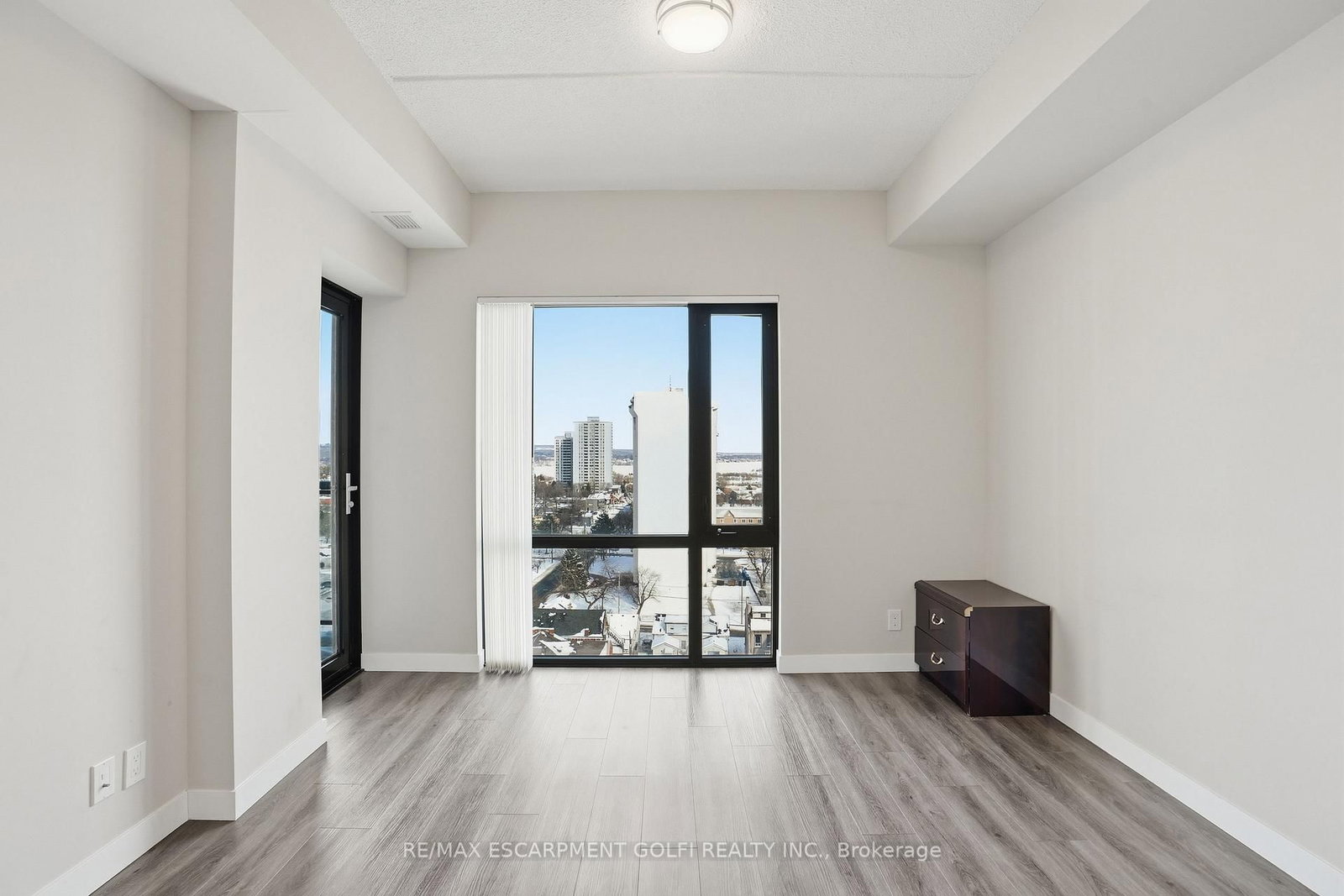 Condo for lease at 909-15 Queen Street, Hamilton, Ontario, L8P 0C6 - Central - MLS: X12648166