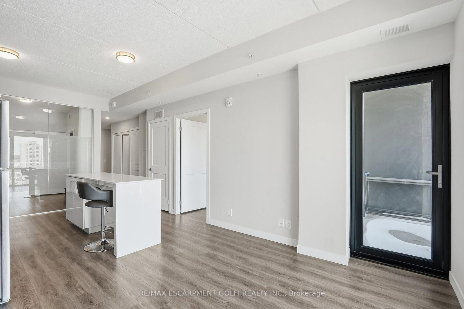 Condo for lease at 909-15 Queen Street, Hamilton, Ontario, L8P 0C6 - Central - MLS: X12648166