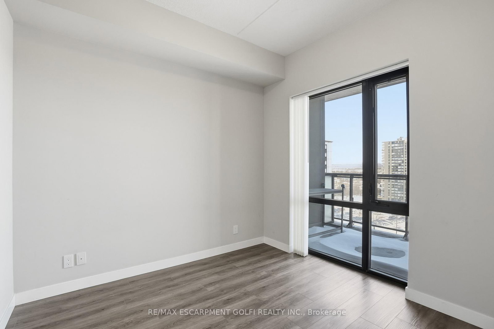 Condo for lease at 909-15 Queen Street, Hamilton, Ontario, L8P 0C6 - Central - MLS: X12648166