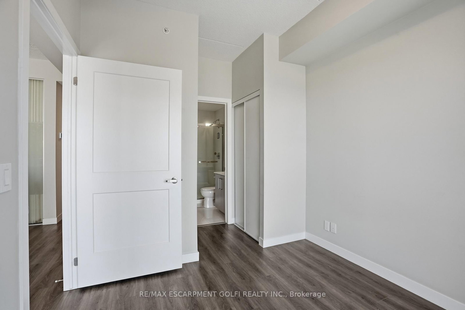 Condo for lease at 909-15 Queen Street, Hamilton, Ontario, L8P 0C6 - Central - MLS: X12648166