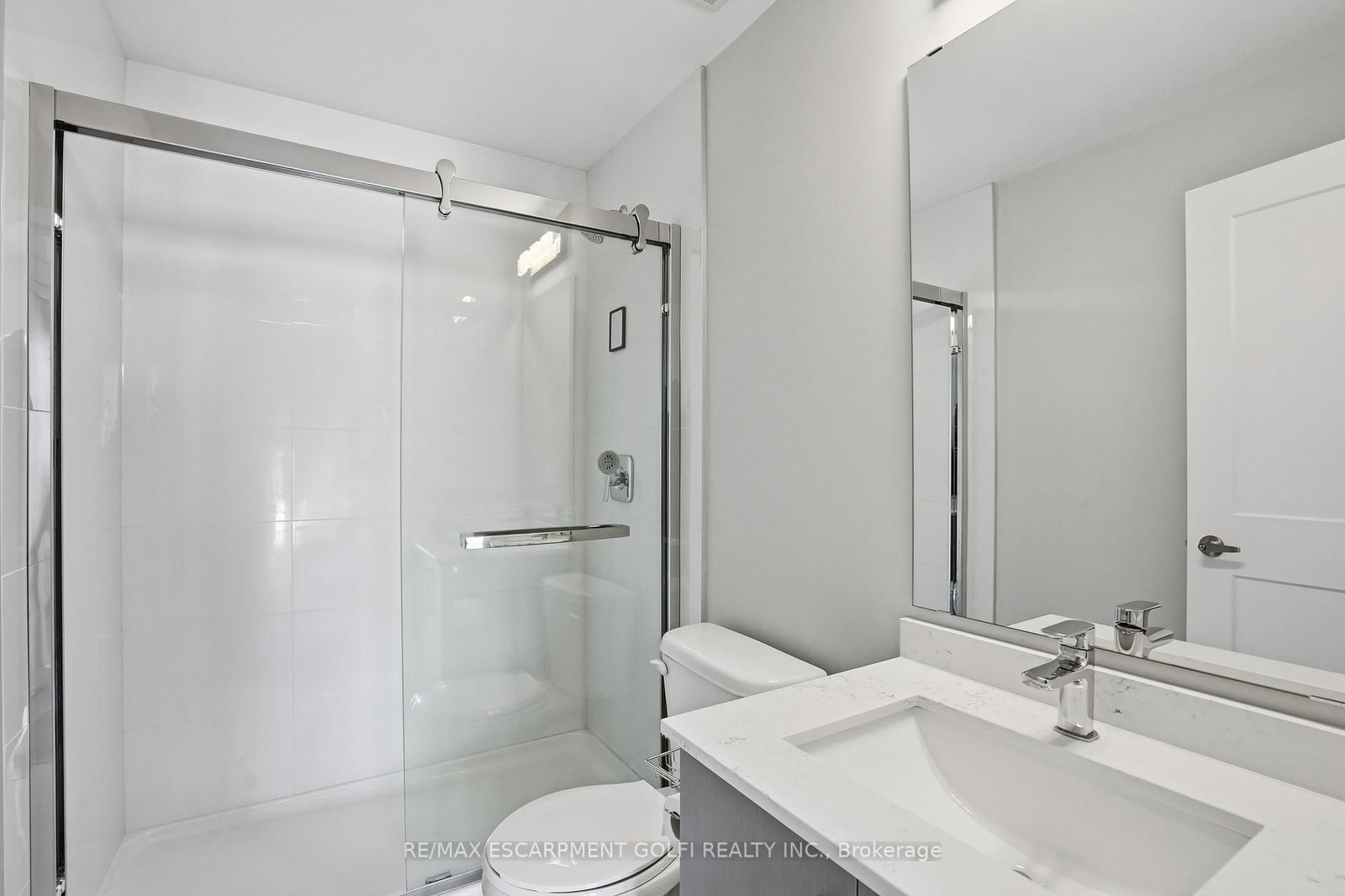 Condo for lease at 909-15 Queen Street, Hamilton, Ontario, L8P 0C6 - Central - MLS: X12648166