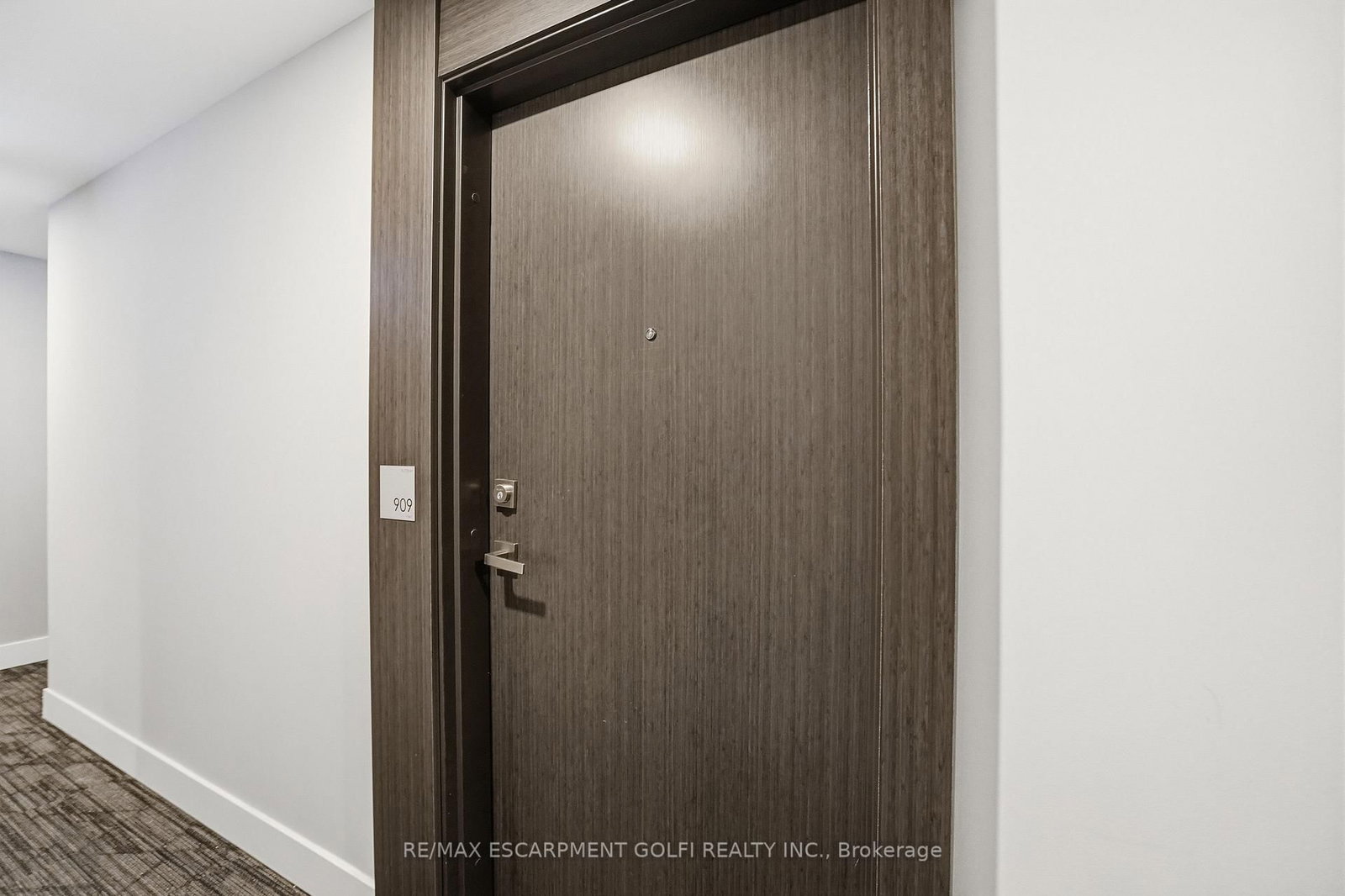 Condo for lease at 909-15 Queen Street, Hamilton, Ontario, L8P 0C6 - Central - MLS: X12648166