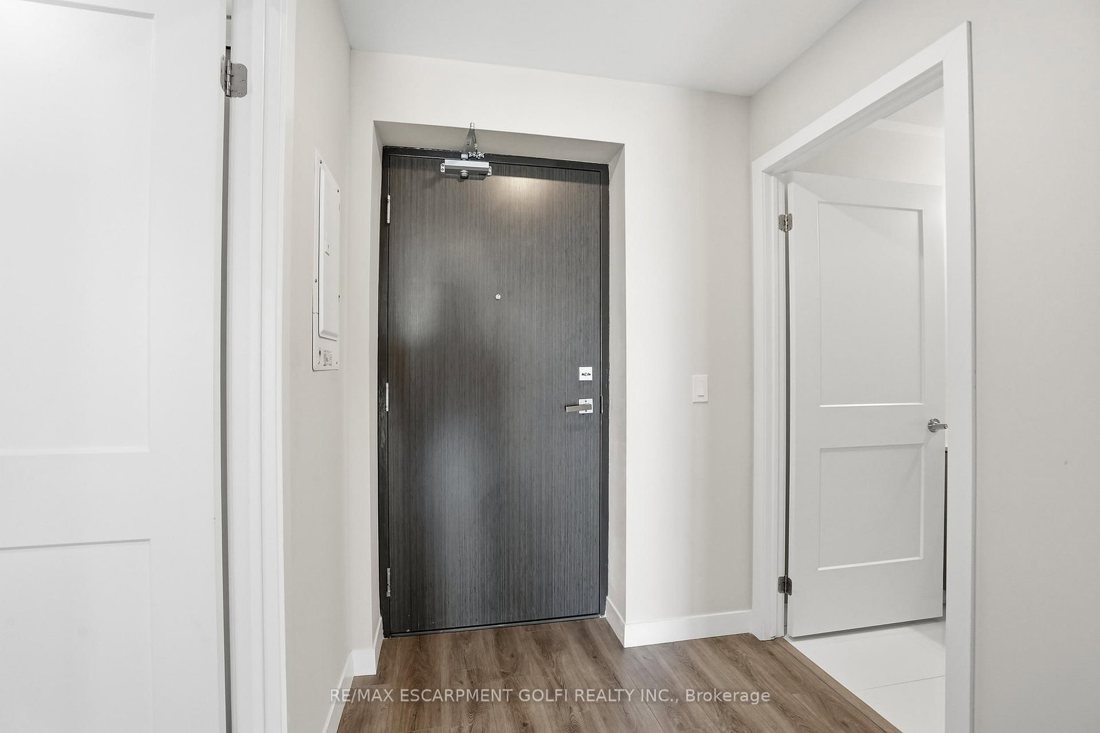 Condo for lease at 909-15 Queen Street, Hamilton, Ontario, L8P 0C6 - Central - MLS: X12648166