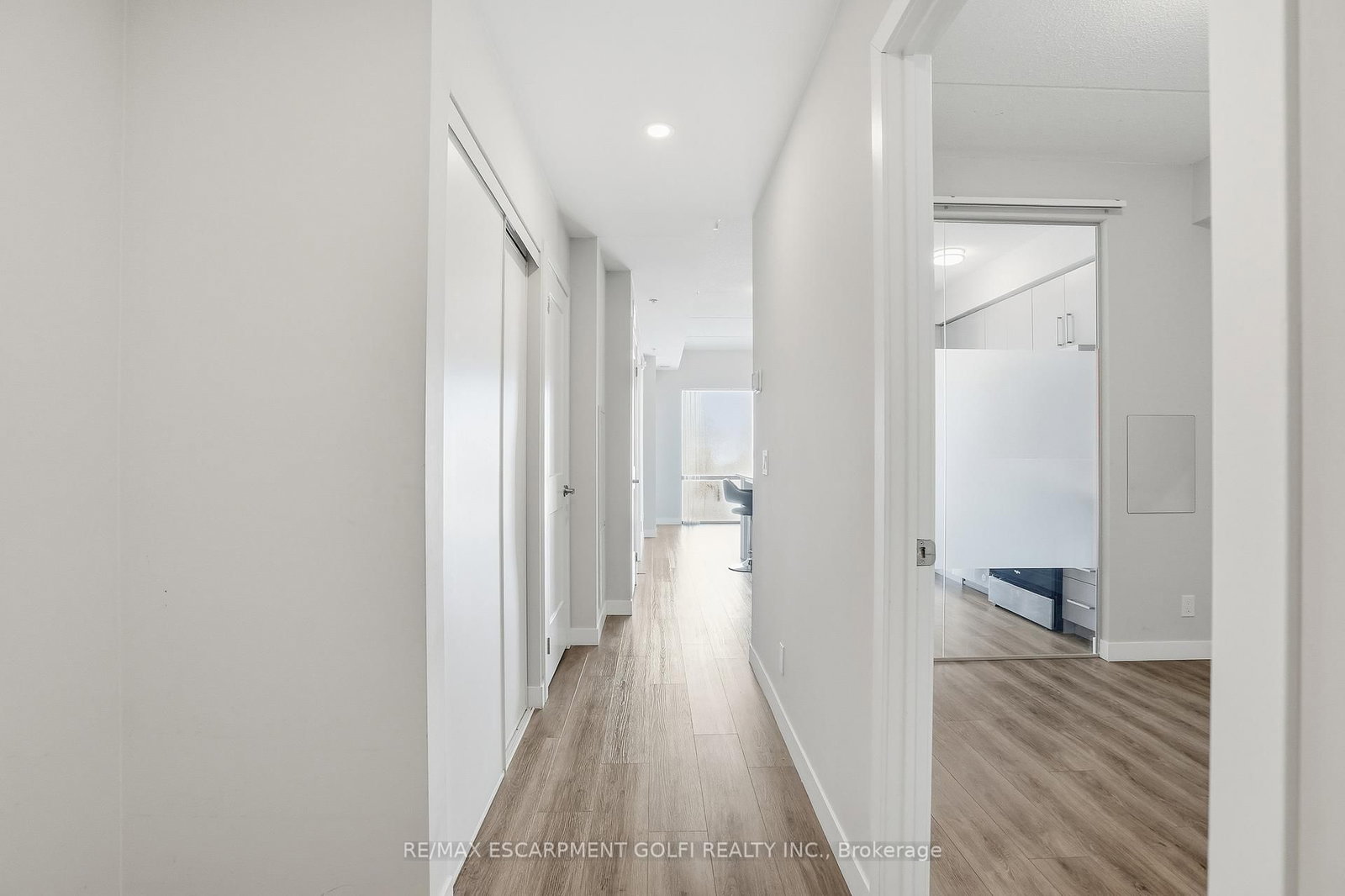 Condo for lease at 909-15 Queen Street, Hamilton, Ontario, L8P 0C6 - Central - MLS: X12648166