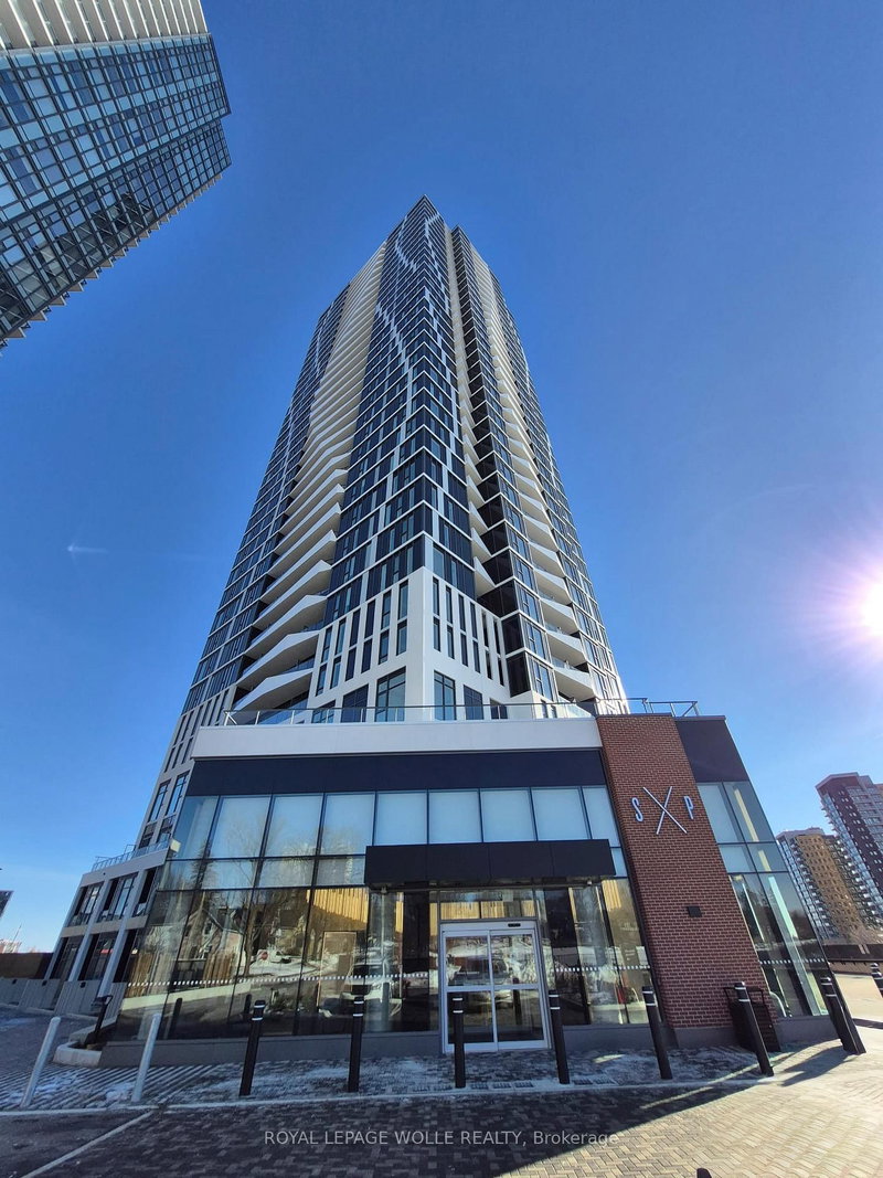 home for lease on 2201-25 Wellington Street S