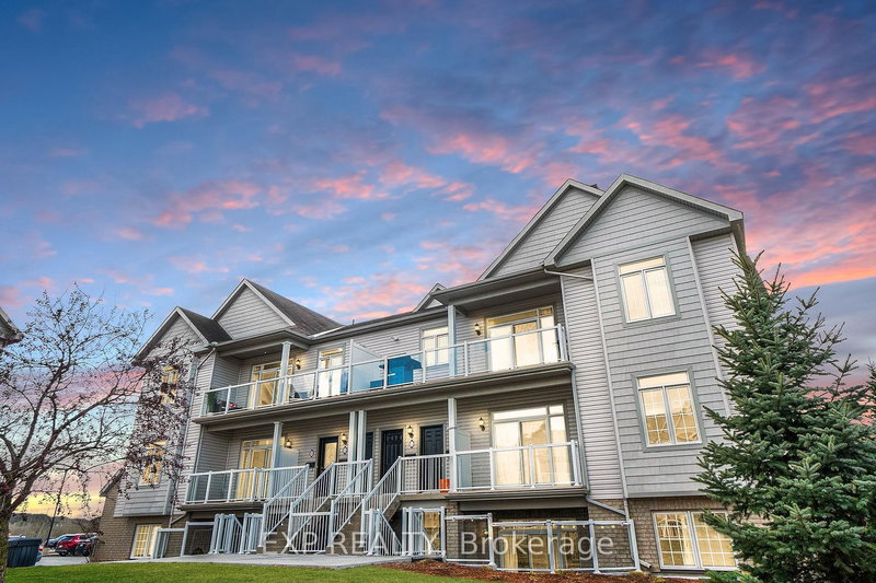 home for lease on I-105 Artesa Private