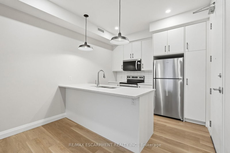 home for lease on 1-231 Park Street N