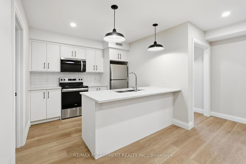 home for lease on 2-231 Park Street N