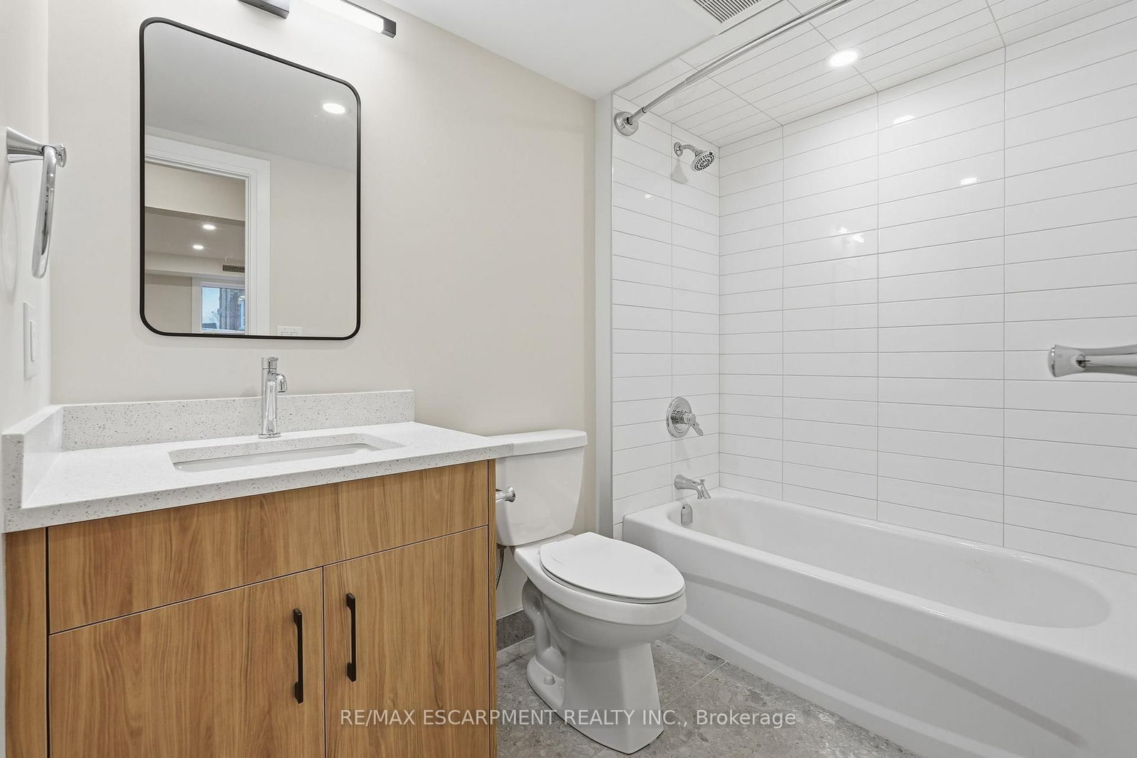 231 Park Street N, Unit 2 - Photo 17