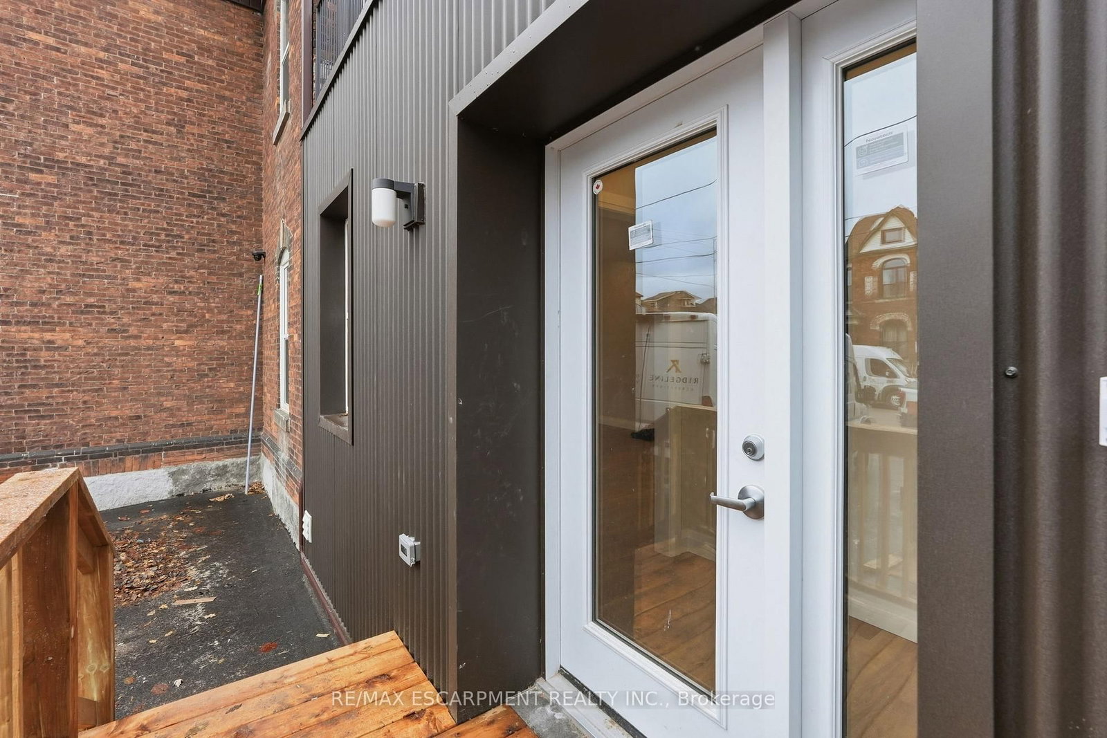 231 Park Street N, Unit 2 - Photo 4