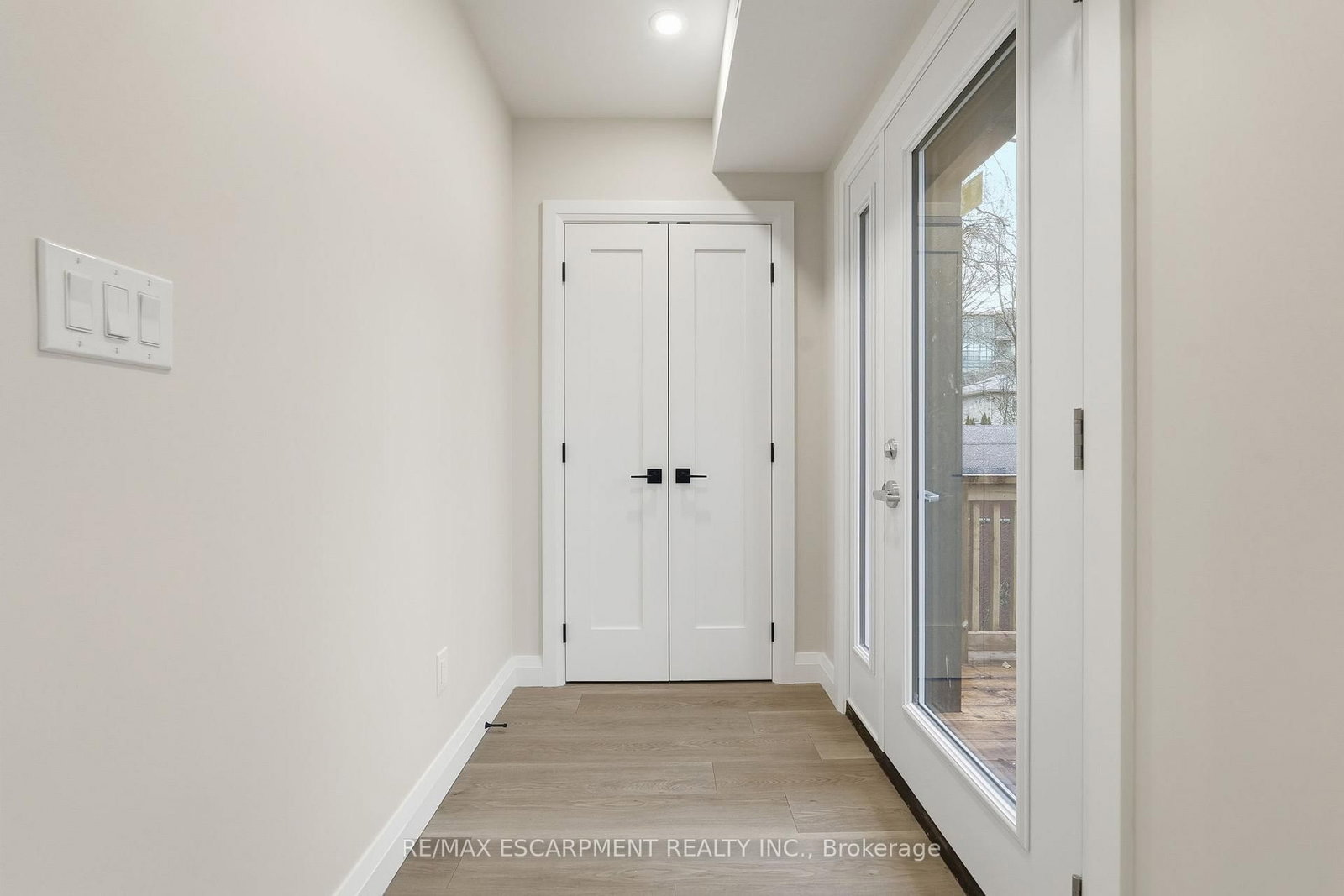231 Park Street N, Unit 2 - Photo 6