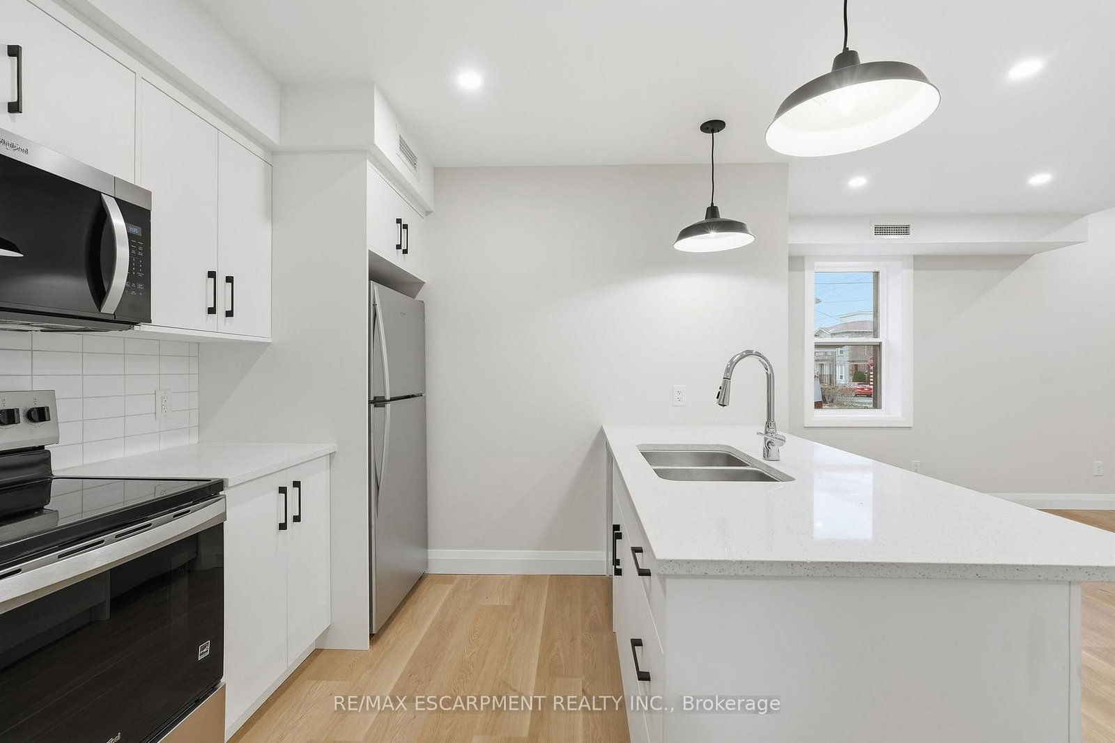 231 Park Street N, Unit 2 - Photo 9