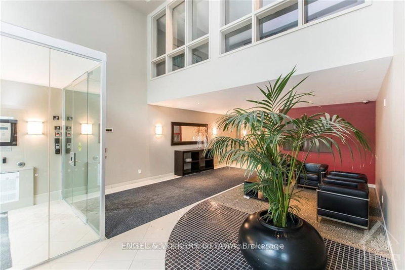 138 SOMERSET St W photo 4