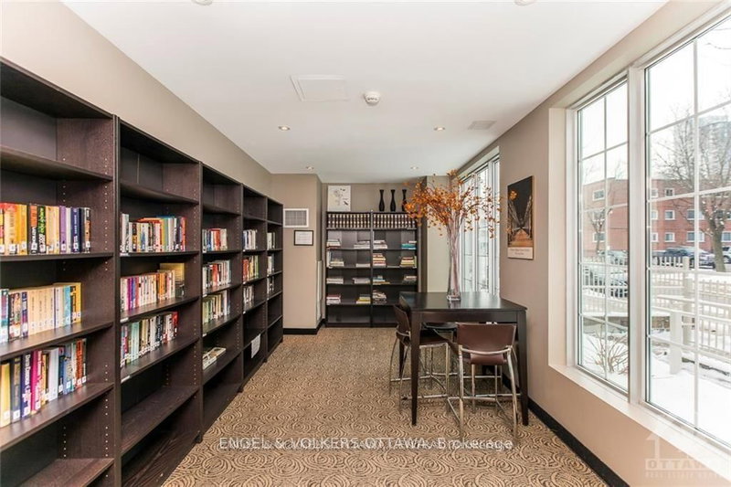 138 SOMERSET St W photo 5