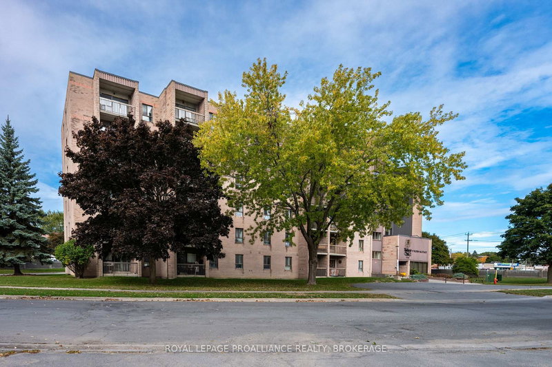 510 - 17 Eldon Hall Pl, Kingston, K7M 7H5 | Image 2