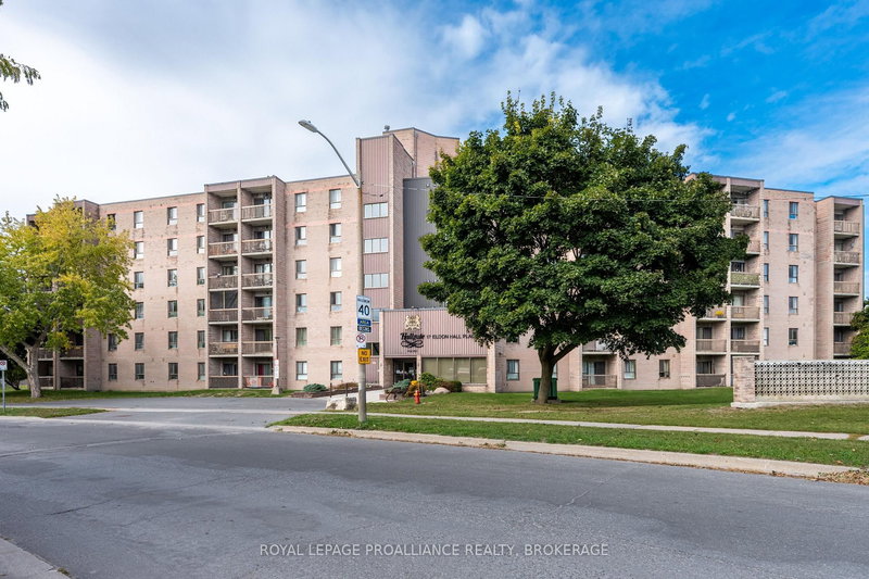 510 - 17 Eldon Hall Pl, Kingston, K7M 7H5 | Image 3