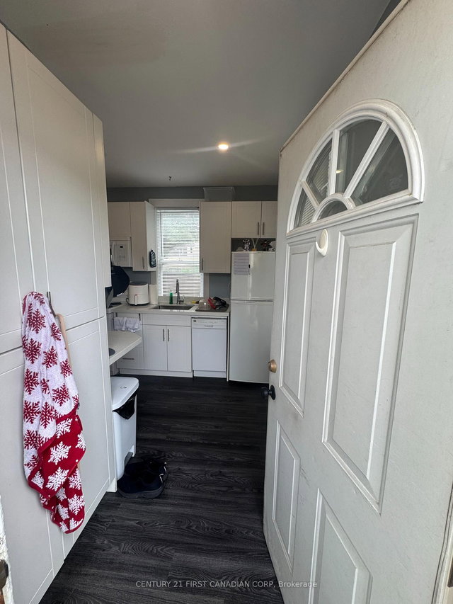 B - 28 Oxford Street W