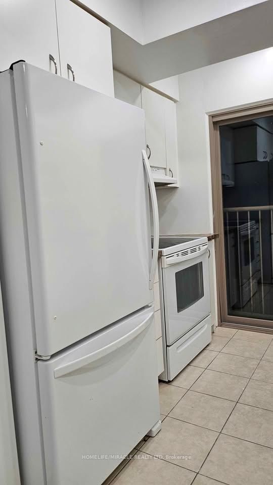 201 - 4872 Valley Way, Niagara Falls, L2E 1W3 | Image 3