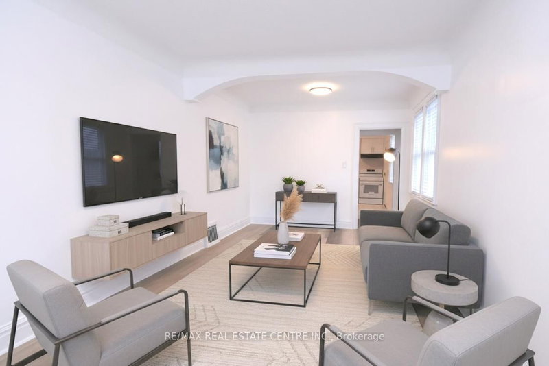 215 Walter Ave S, Hamilton, L8K 3L3 | Image 3