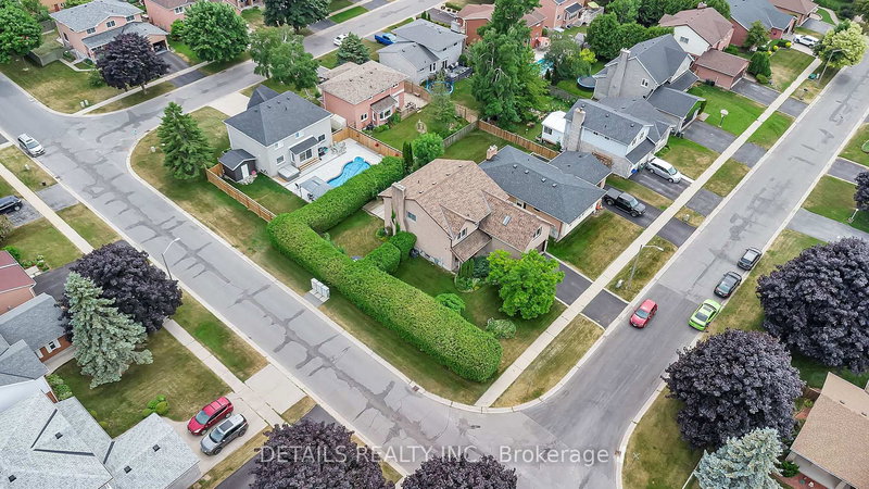 1020 Ambleside Cres, Kingston, K7P 2B3 | Image 2