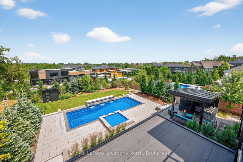 116 Courchevel Cres, Blue Mountains, L9Y 0V4 | Image 2