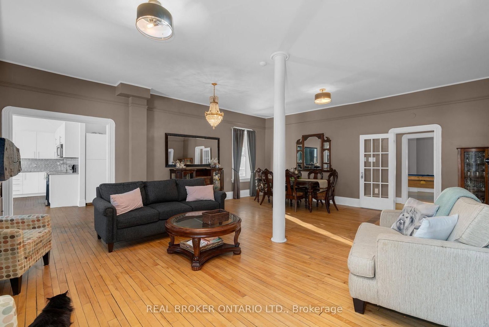 Listing Image 9